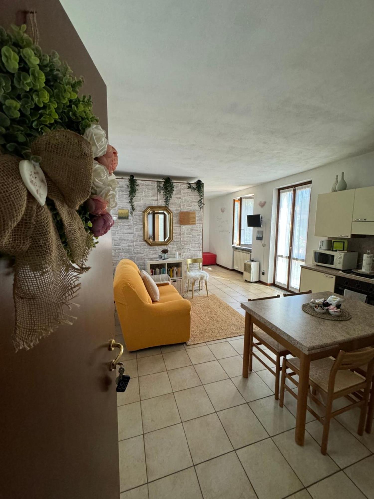 Casa Nonna Elide Apartment Besozzo Exterior photo