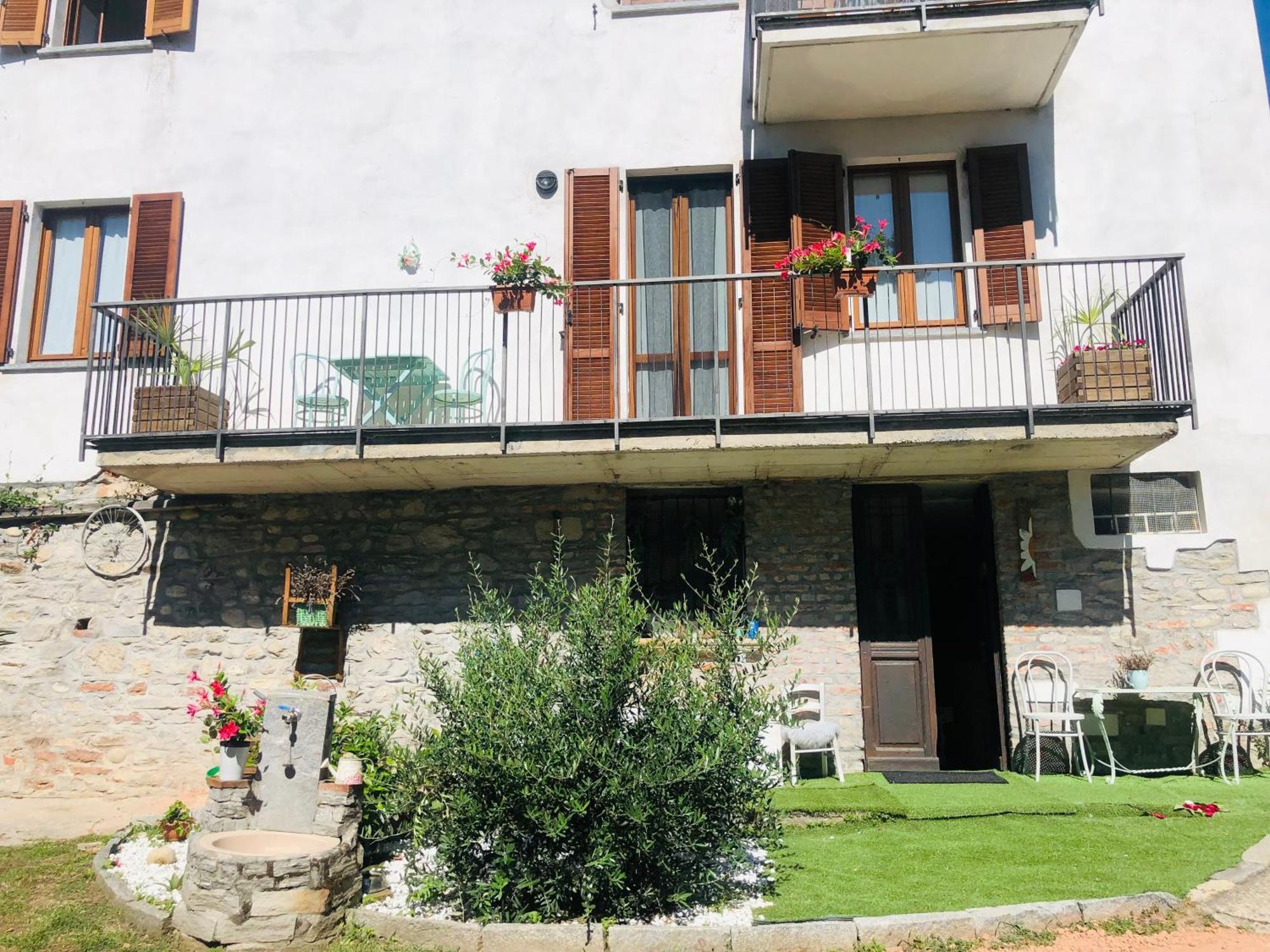 Casa Nonna Elide Apartment Besozzo Exterior photo
